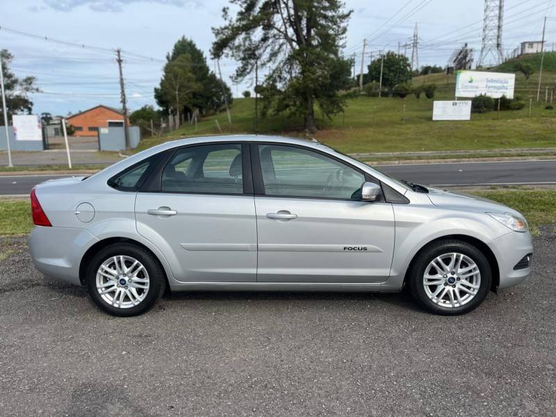 FORD - FOCUS - 2012/2013 - Prata - R$ 39.900,00