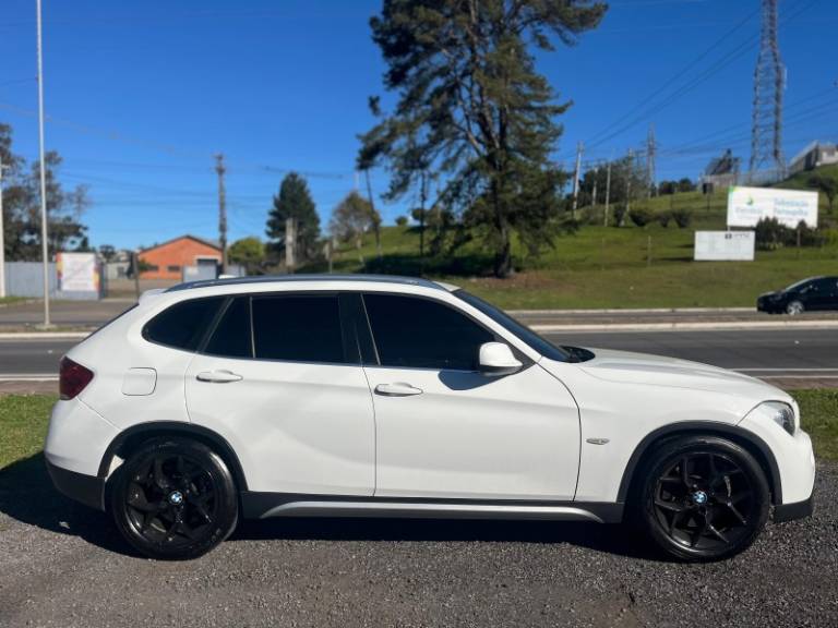 BMW - X1 - 2011/2012 - Branca - R$ 75.000,00