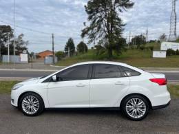 FORD - FOCUS - 2017/2018 - Branca - R$ 59.900,00