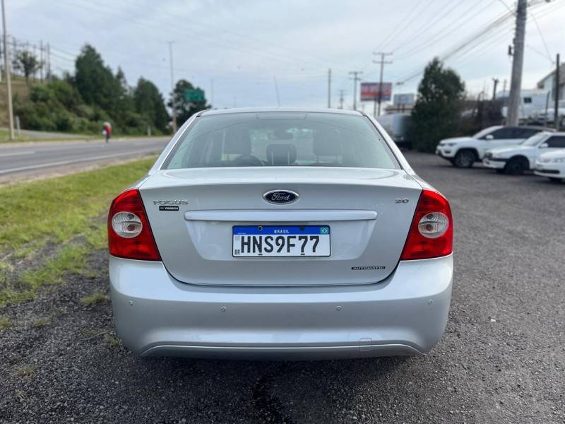 FORD - FOCUS - 2012/2013 - Prata - R$ 39.900,00