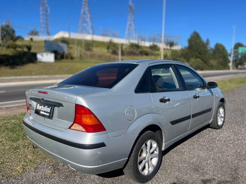 FORD - FOCUS - 2007/2007 - Prata - R$ 22.900,00