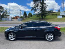 FORD - FOCUS - 2014/2015 - Preta - R$ 56.900,00