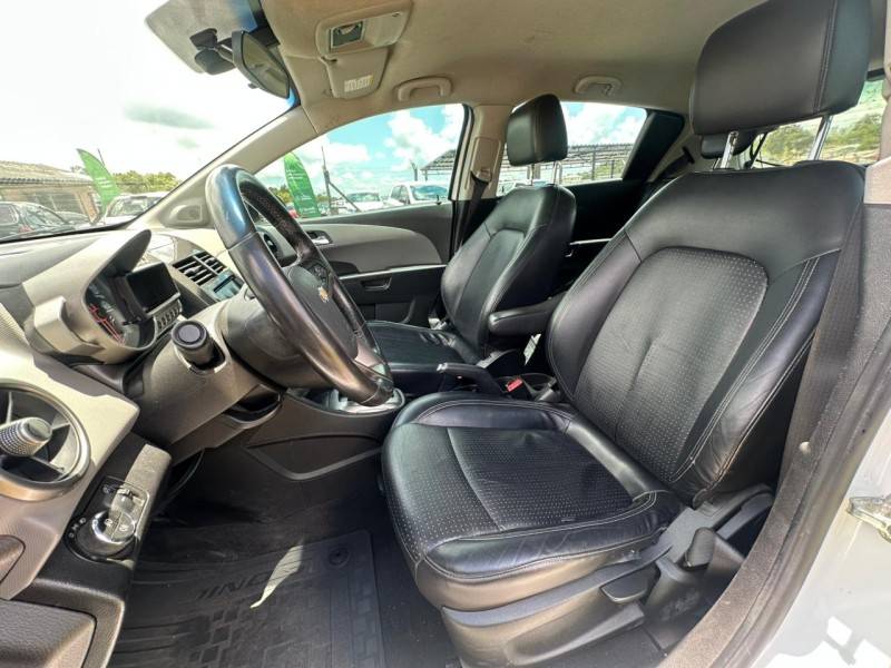 CHEVROLET - SONIC - 2013/2014 - Branca - R$ 41.900,00