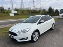 FORD - FOCUS - 2017/2018 - Branca - R$ 59.900,00