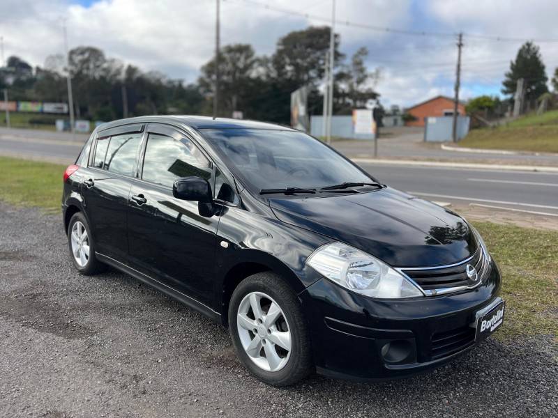 NISSAN - TIIDA - 2010/2011 - Preta - R$ 33.900,00
