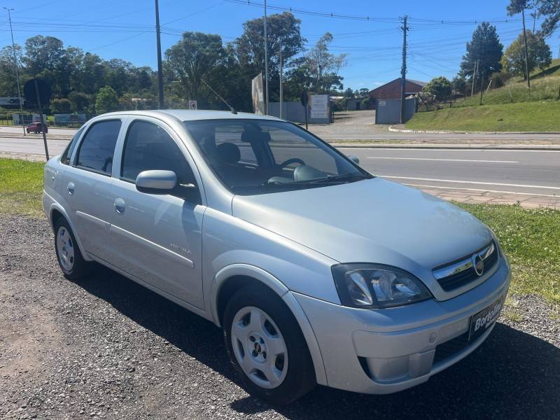 CHEVROLET - CORSA - 2007/2008 - Prata - R$ 27.900,00