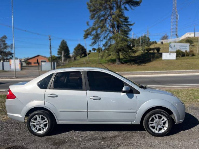 FORD - FIESTA - 2009/2009 - Prata - R$ 28.900,00