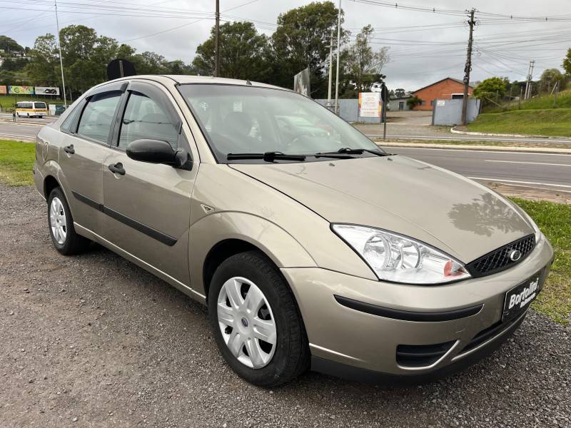 FORD - FOCUS - 2008/2008 - Prata - R$ 24.900,00