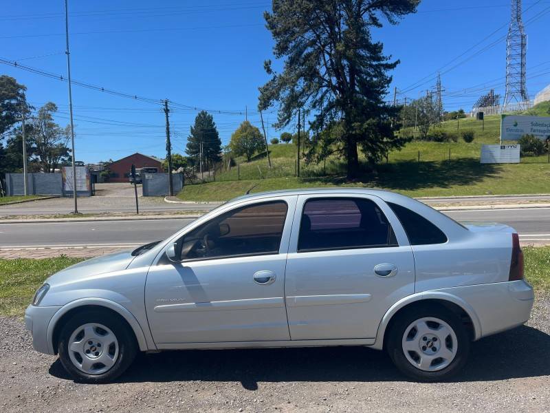 CHEVROLET - CORSA - 2007/2008 - Prata - R$ 27.900,00