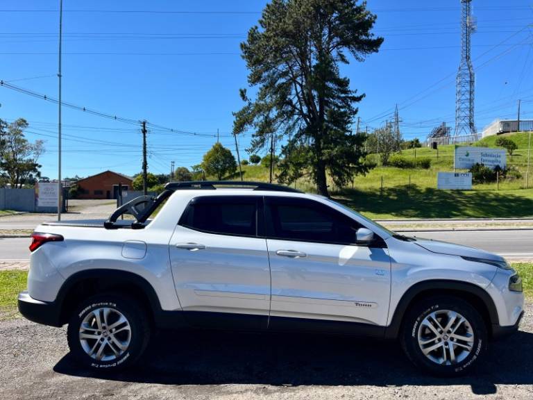 FIAT - TORO - 2017/2018 - Prata - R$ 92.000,00