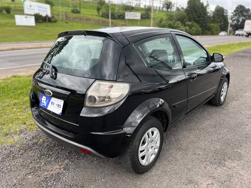 FORD - KA - 2012/2013 - Preta - R$ 24.900,00