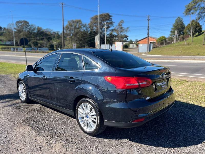 FORD - FOCUS - 2016/2016 - Preta - R$ 56.000,00