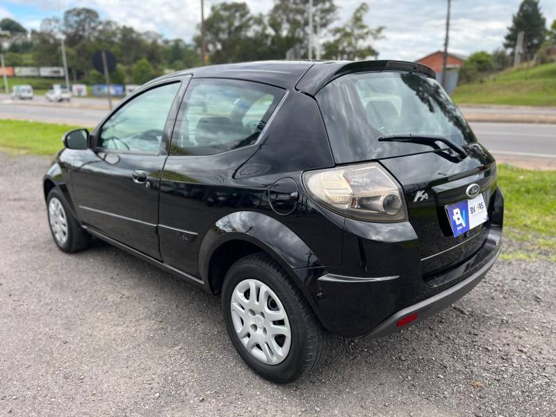 FORD - KA - 2012/2013 - Preta - R$ 24.900,00