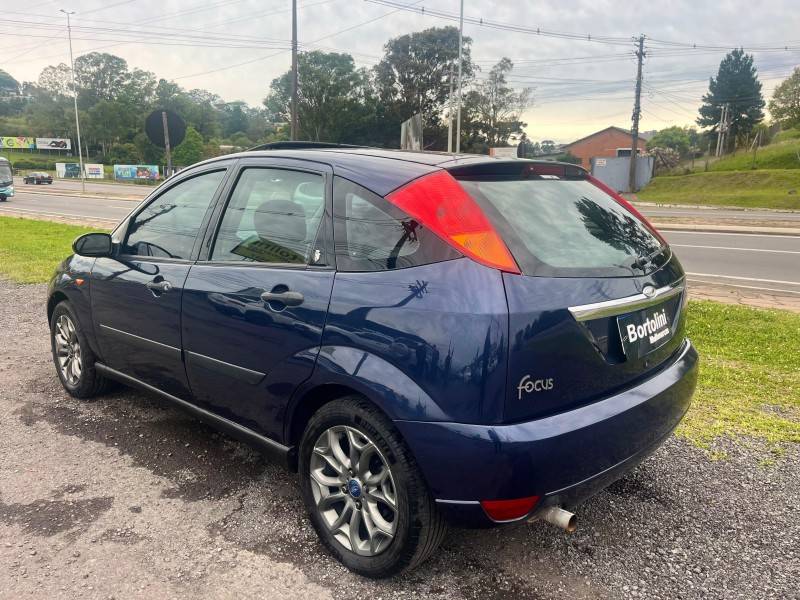FORD - FOCUS - 2001/2001 - Azul - R$ 21.900,00