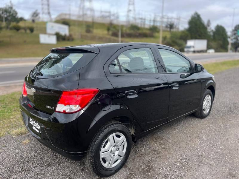 CHEVROLET - ONIX - 2013/2014 - Preta - R$ 43.900,00