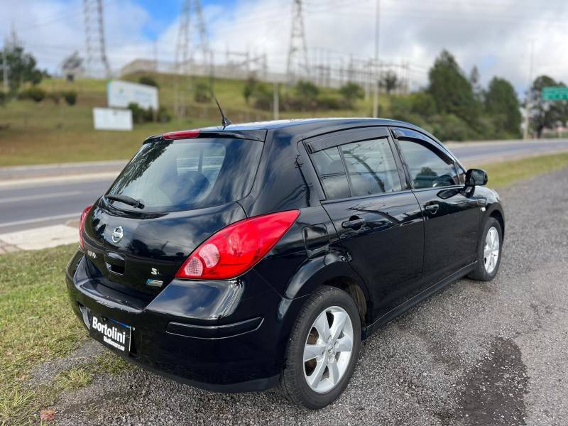 NISSAN - TIIDA - 2010/2011 - Preta - R$ 33.900,00