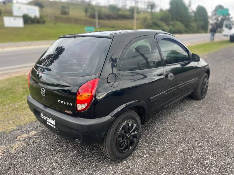 CHEVROLET - CELTA - 2003/2004 - Preta - R$ 14.900,00