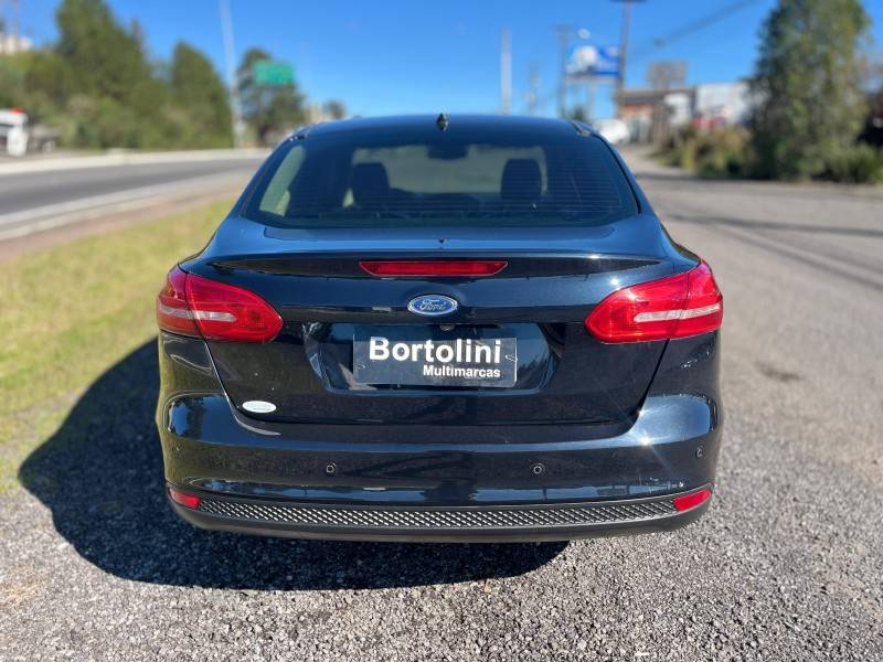 FORD - FOCUS - 2016/2016 - Preta - R$ 56.000,00