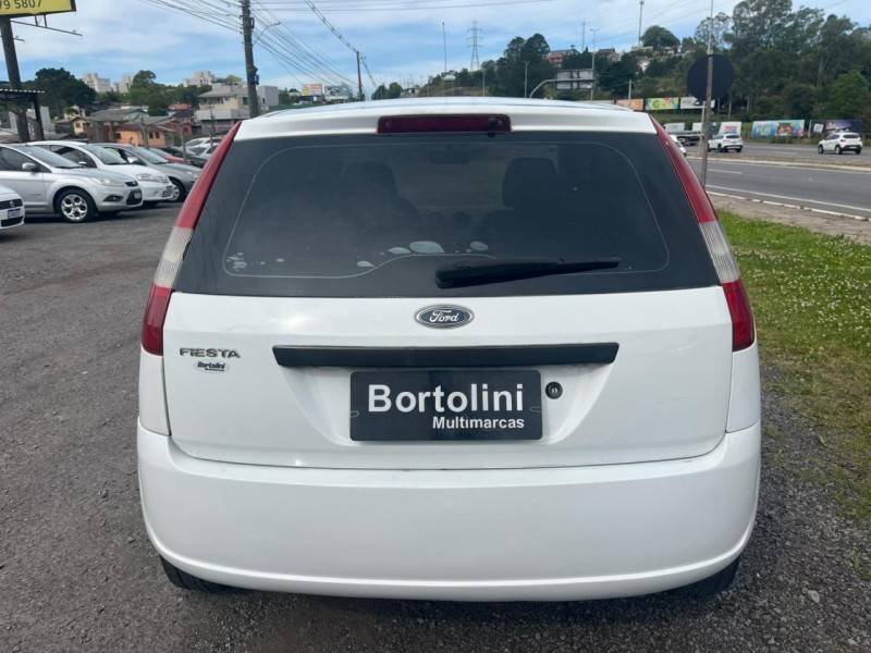 FORD - FIESTA - 2003/2003 - Branca - R$ 18.900,00