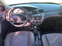 FORD - FOCUS - 2005/2006 - Branca - R$ 24.900,00