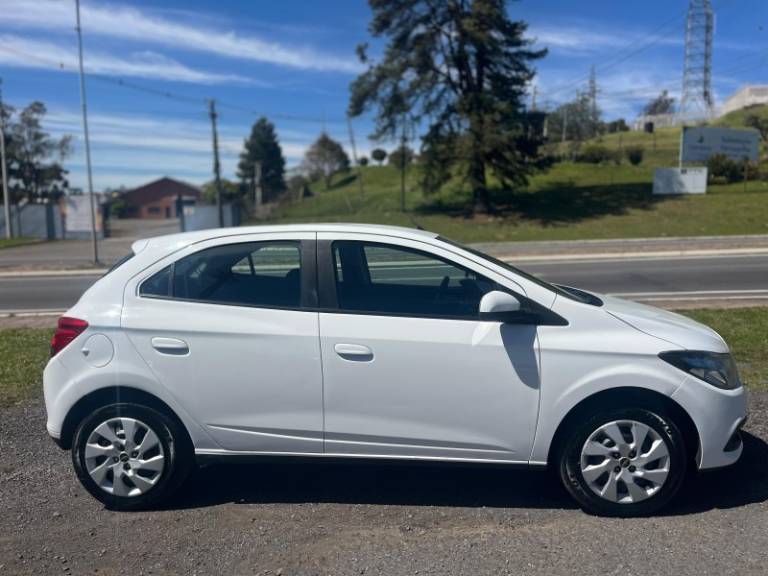 CHEVROLET - ONIX - 2013/2014 - Branca - R$ 47.900,00