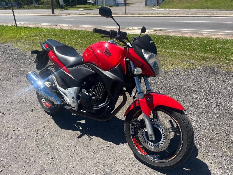 HONDA - CB 300R - 2011/2011 - Vermelha - R$ 12.900,00