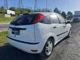 FORD - FOCUS - 2005/2006 - Branca - R$ 24.900,00
