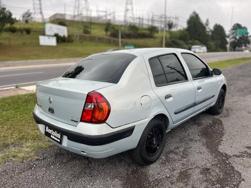 RENAULT - CLIO - 2004/2004 - Prata - R$ 16.900,00