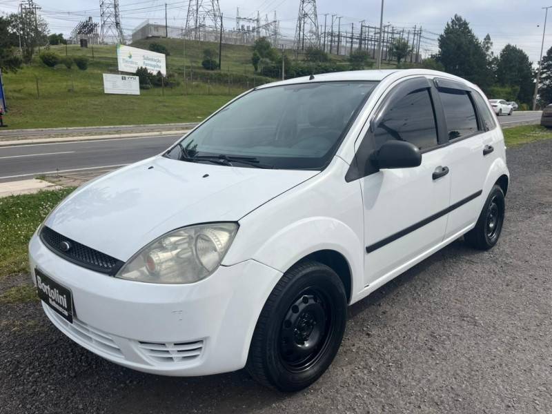 FORD - FIESTA - 2003/2003 - Branca - R$ 18.900,00