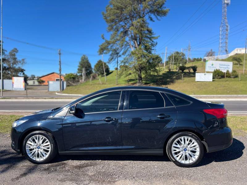 FORD - FOCUS - 2016/2016 - Preta - R$ 56.000,00