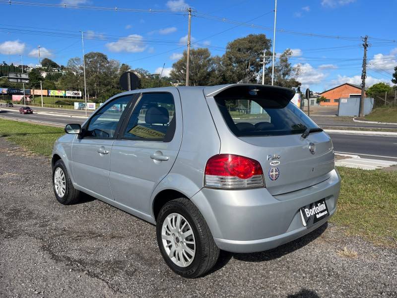 FIAT - PALIO - 2010/2011 - Prata - R$ 31.900,00