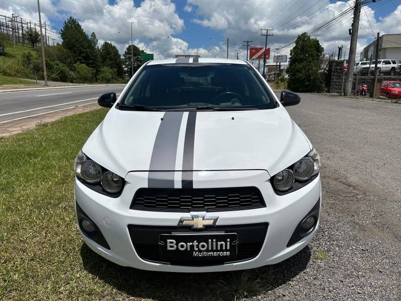 CHEVROLET - SONIC - 2013/2014 - Branca - R$ 41.900,00