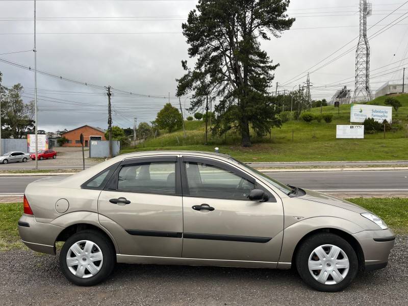 FORD - FOCUS - 2008/2008 - Prata - R$ 24.900,00