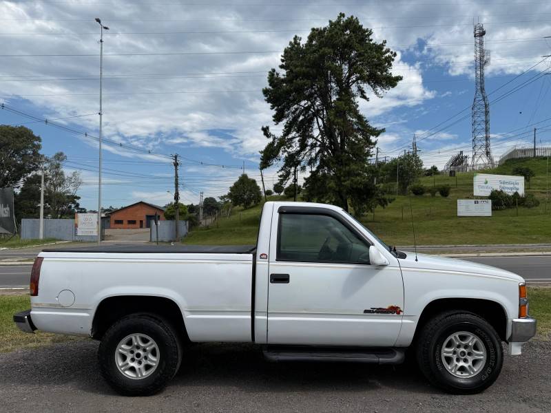 CHEVROLET - SILVERADO - 1997/1998 - Branca - R$ 65.000,00