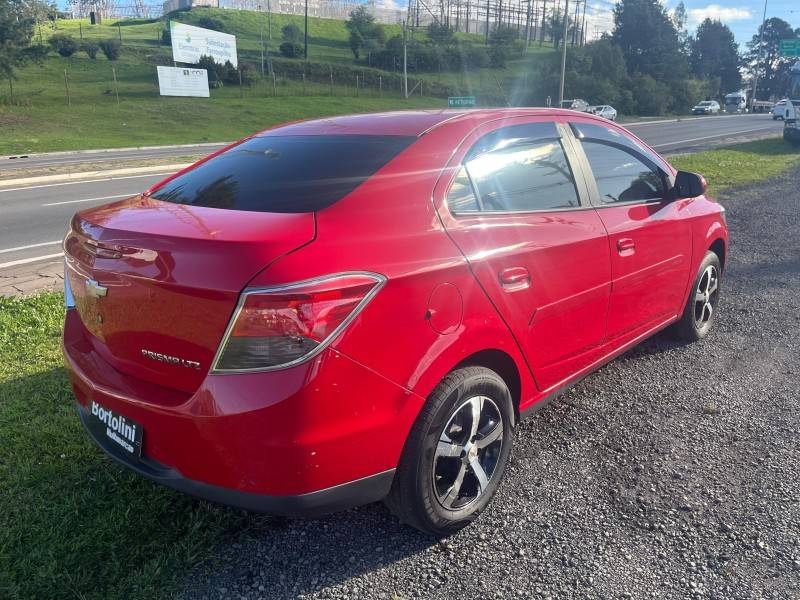 CHEVROLET - PRISMA - 2015/2015 - Vermelha - R$ 49.900,00