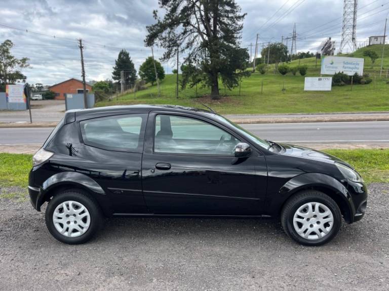 FORD - KA - 2012/2013 - Preta - R$ 24.900,00