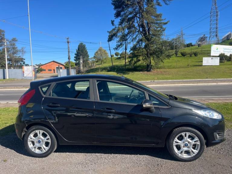 FORD - FIESTA - 2013/2014 - Preta - R$ 42.900,00