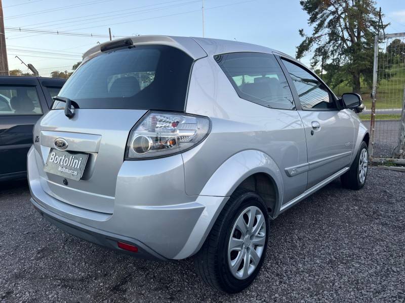 FORD - KA - 2011/2012 - Prata - R$ 26.900,00