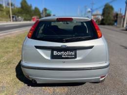 FORD - FOCUS - 2005/2006 - Prata - R$ 21.900,00