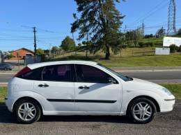 FORD - FOCUS - 2005/2006 - Branca - R$ 24.900,00