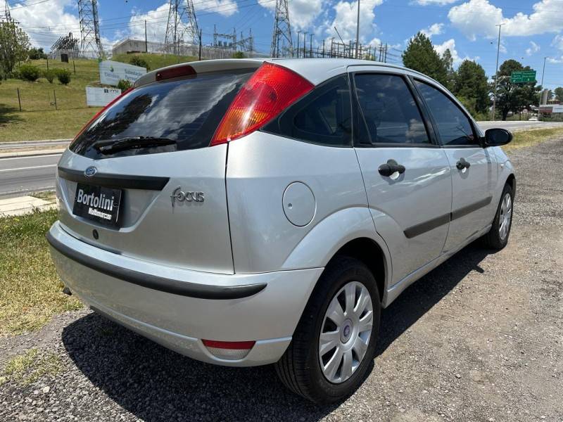 FORD - FOCUS - 2007/2008 - Prata - R$ 24.900,00