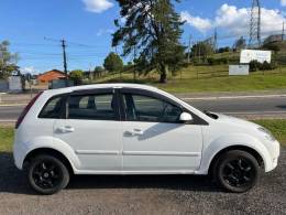 FORD - FIESTA - 2002/2003 - Branca - R$ 17.900,00