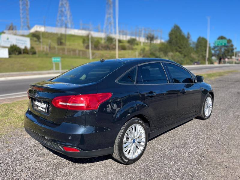 FORD - FOCUS - 2016/2016 - Preta - R$ 56.000,00
