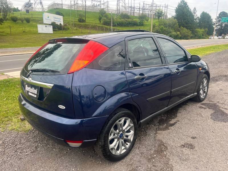 FORD - FOCUS - 2001/2001 - Azul - R$ 21.900,00