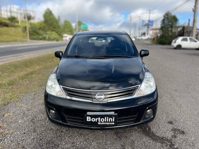 NISSAN - TIIDA - 2010/2011 - Preta - R$ 33.900,00