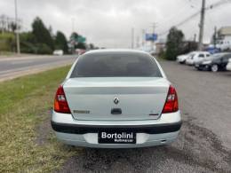 RENAULT - CLIO - 2004/2004 - Prata - R$ 16.900,00