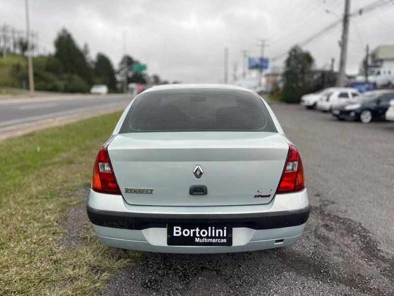 RENAULT - CLIO - 2004/2004 - Prata - R$ 16.900,00