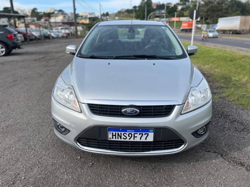 FORD - FOCUS - 2012/2013 - Prata - R$ 39.900,00