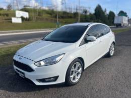 FORD - FOCUS - 2015/2016 - Branca - R$ 60.900,00