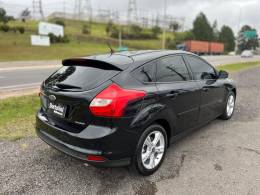 FORD - FOCUS - 2013/2014 - Preta - R$ 51.900,00